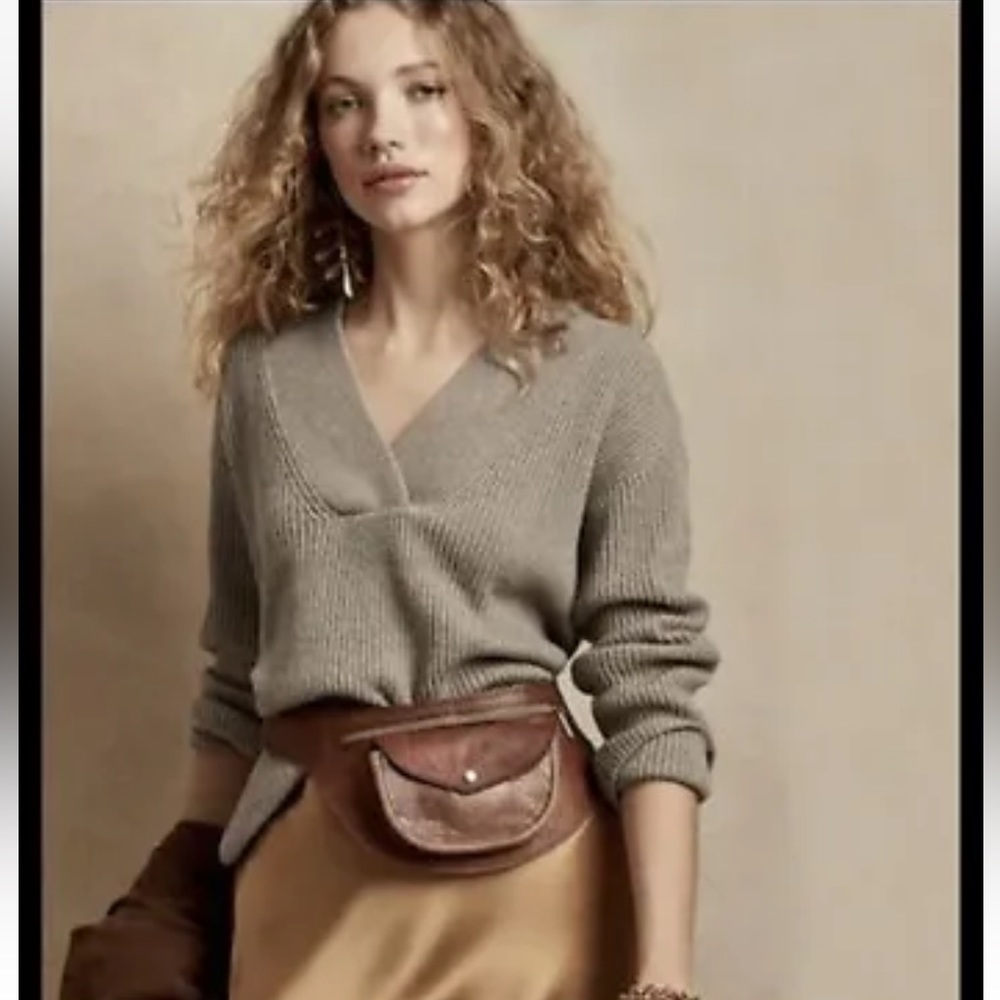 NWOT BANANA REPUBLIC ITALIAN WOOL AND CASHMERE V NECK TUNIC SWEATER MEDIUM TAUPE
